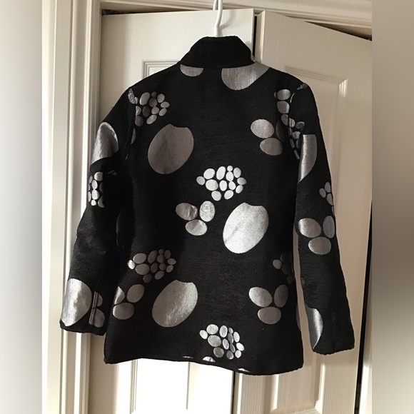 Black & Silver jacket (reverses to Sliver & Black) - Picture 3 of 4